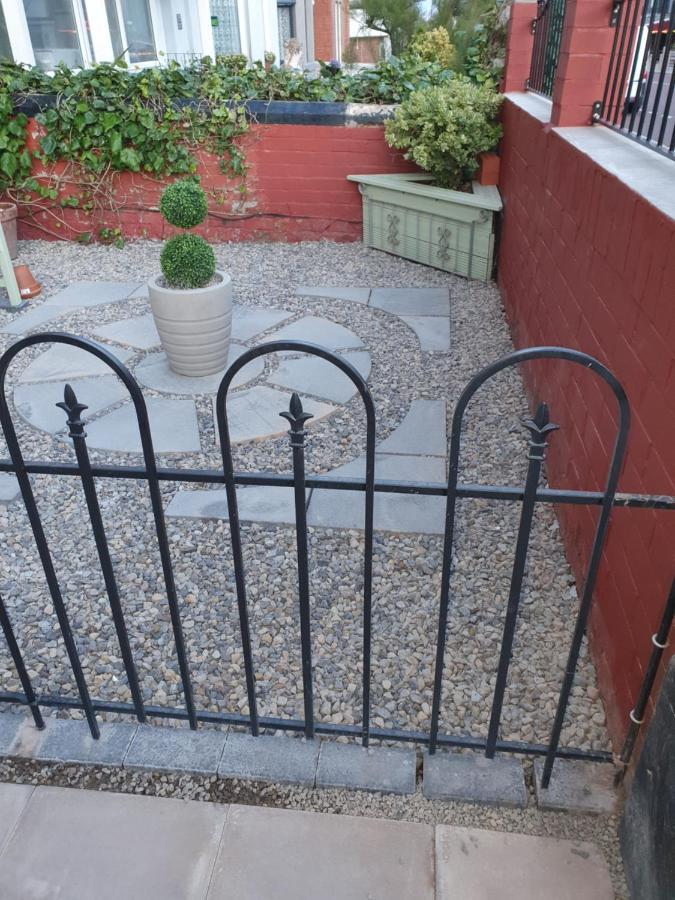 J'S Mayfair Guest House ブラックプール エクステリア 写真