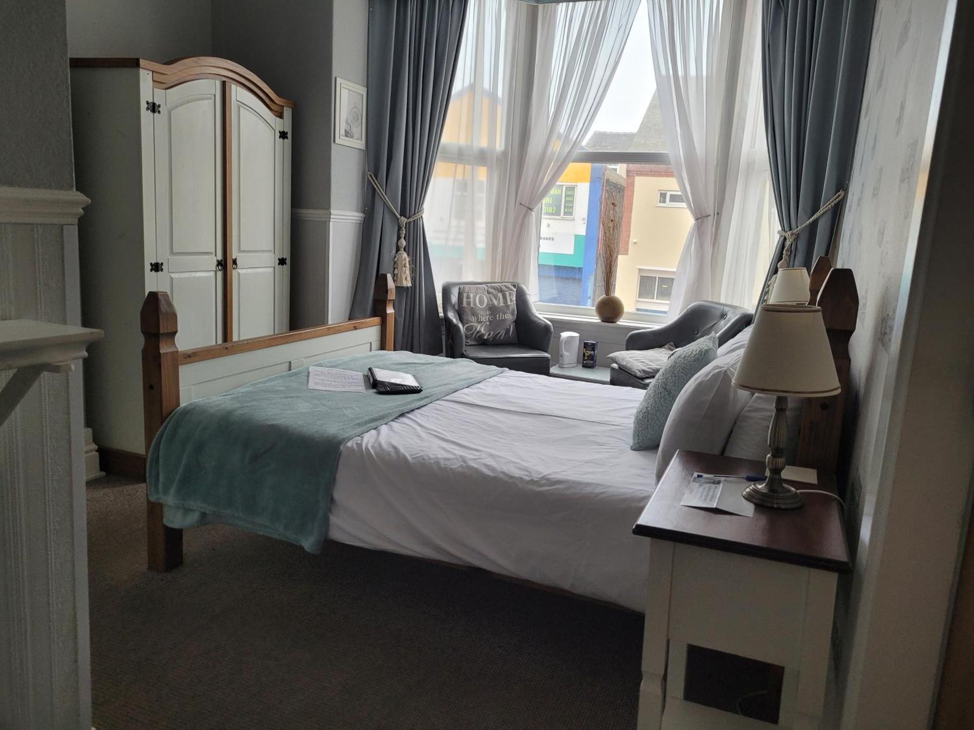J'S Mayfair Guest House ブラックプール エクステリア 写真