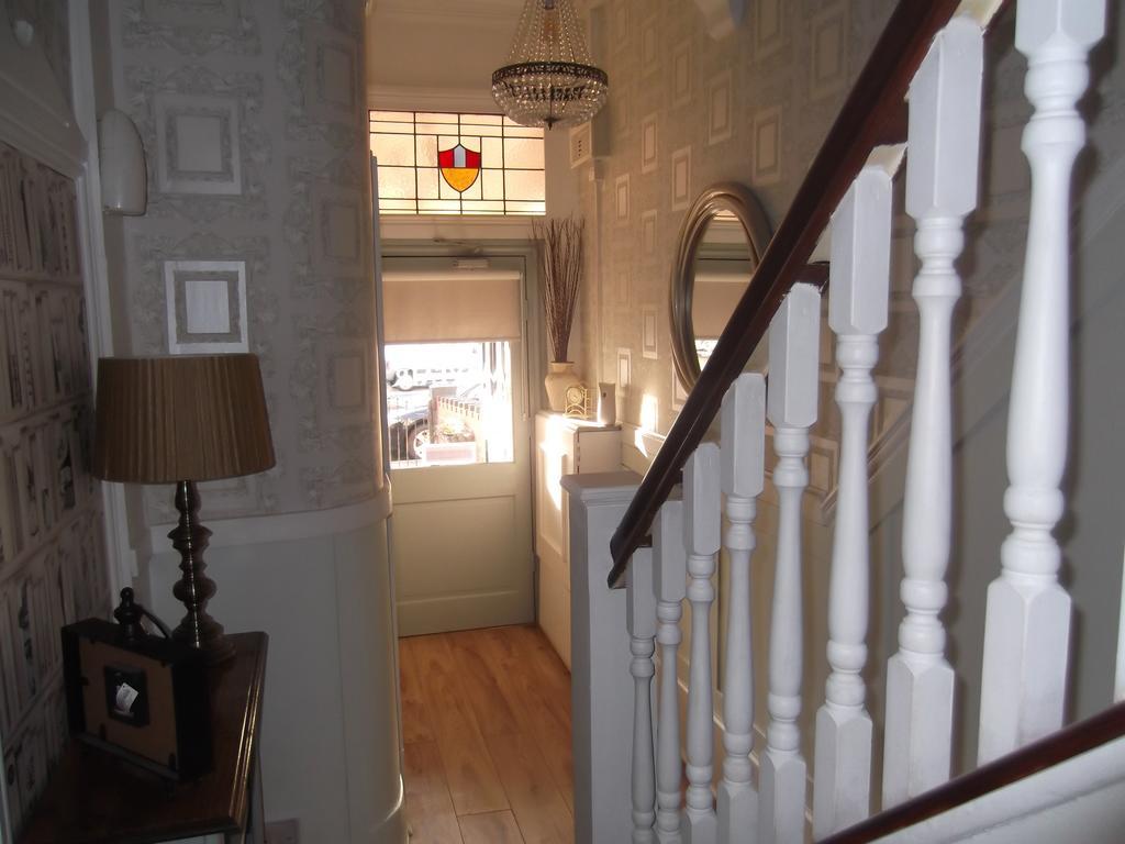 J'S Mayfair Guest House ブラックプール エクステリア 写真